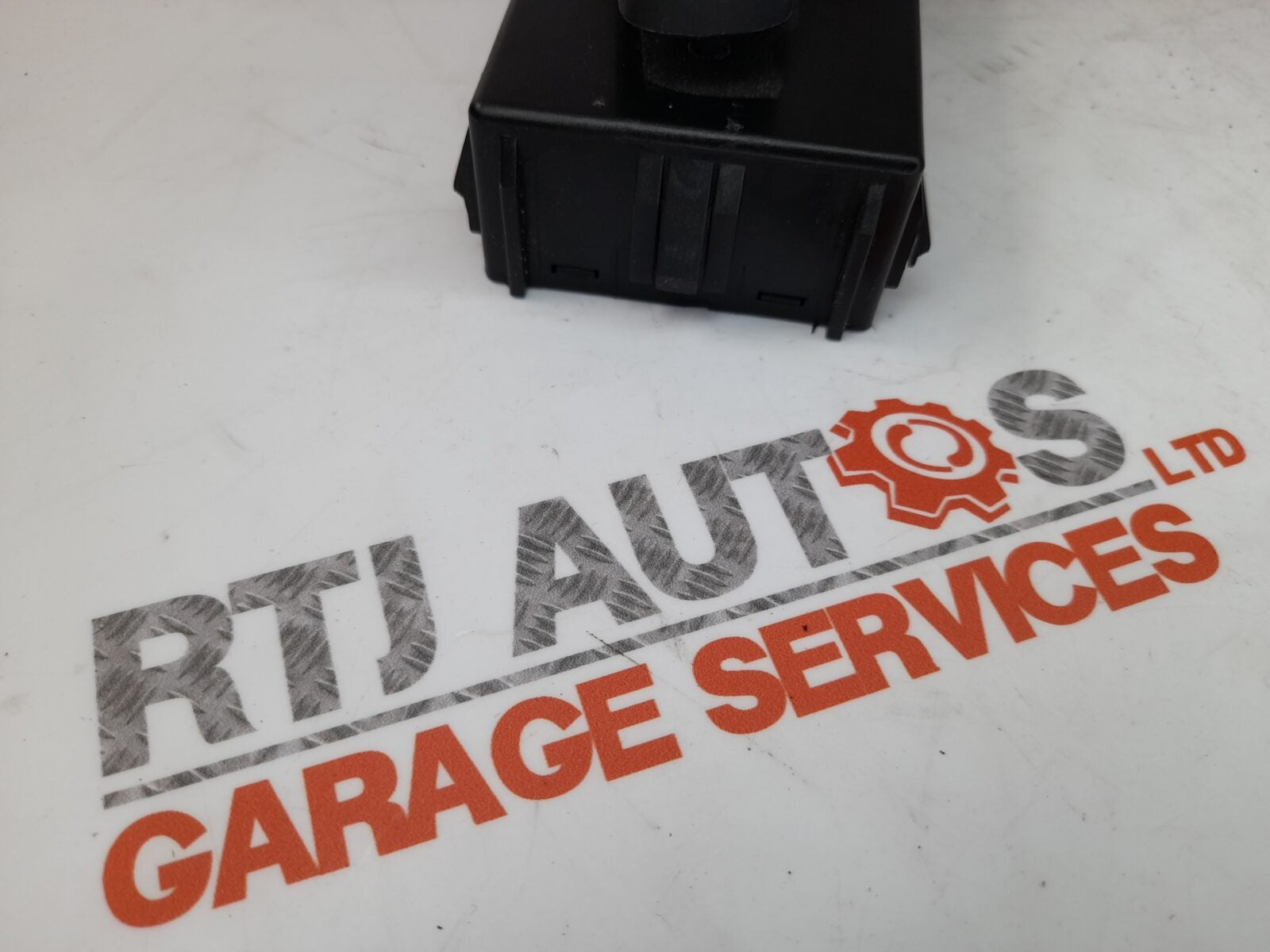 Saab 93 9-3 From 2004 Electric Adjustable Seat Switch 13104874