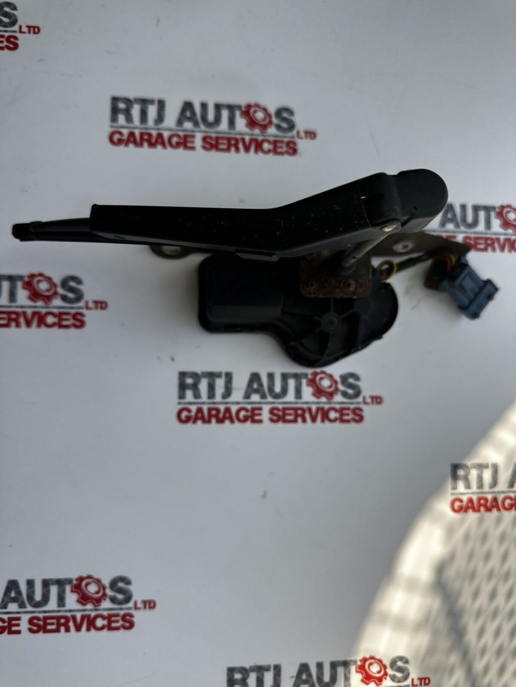 SAAB 93 9-3 RH Headlight Wiper Mechanism 4240552