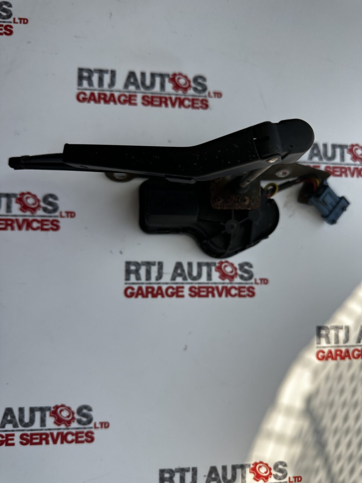 SAAB 93 9-3 RH Headlight Wiper Mechanism 4240552