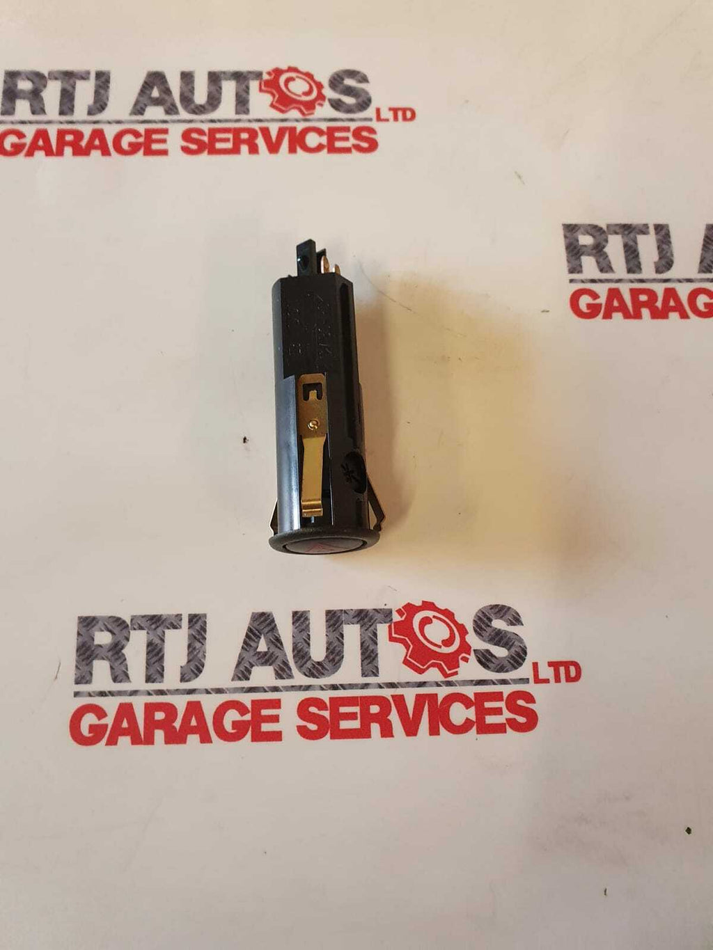 SAAB 9-3 93 9-5 900 9000 1994 - 2010 Hazard Warning Switch 4109526
