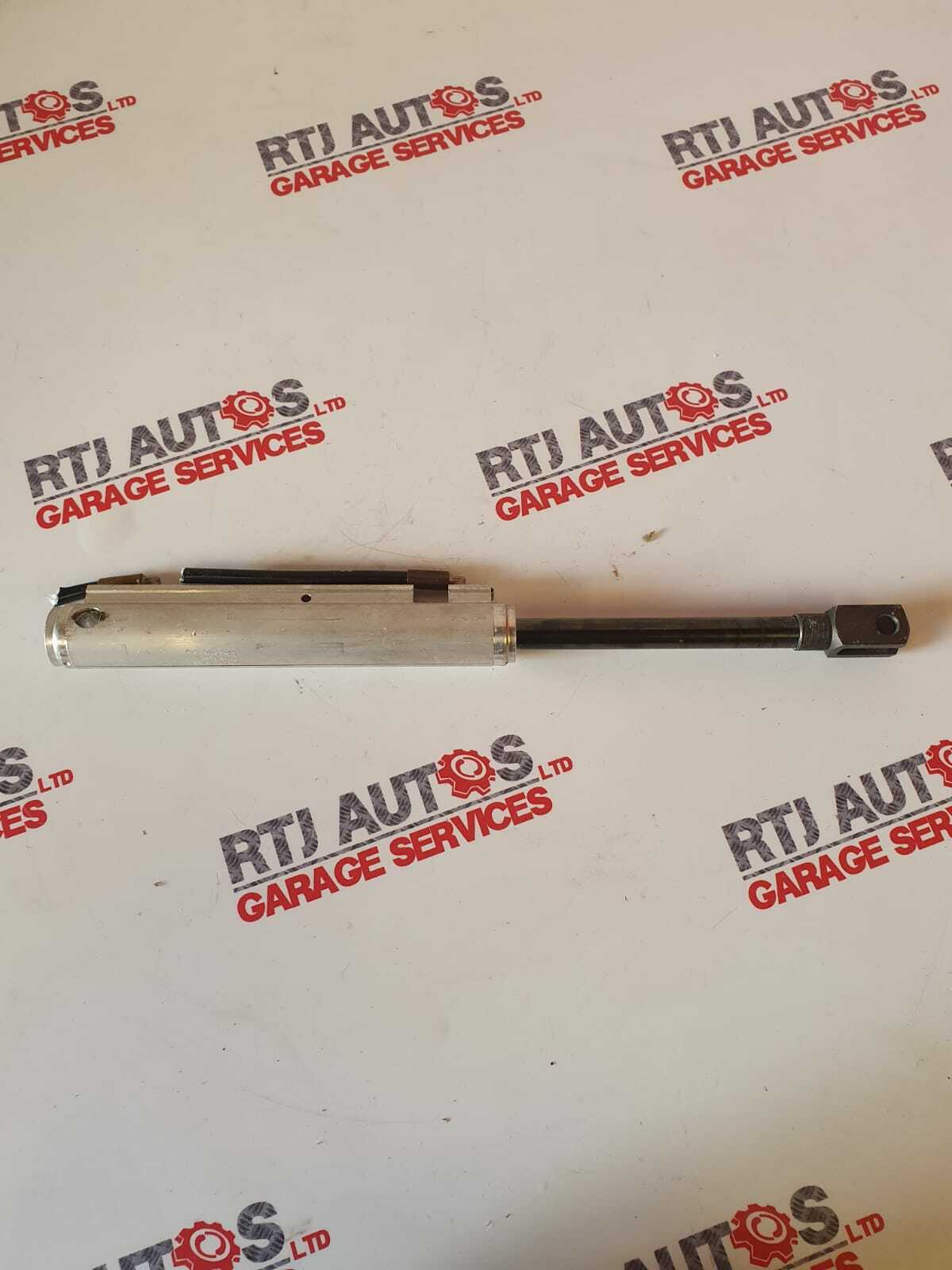 SAAB 9-3 93 Convertible 2003 - 12 Right Hand Rear Ram Tonneau Cylinder 12833502