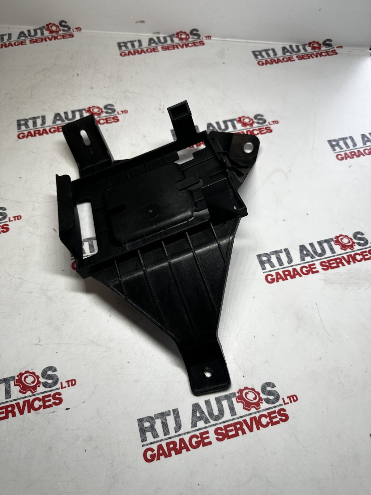 Saab 93 9-3 07-12 4D Radio Bracket 12841895 / 12764589
