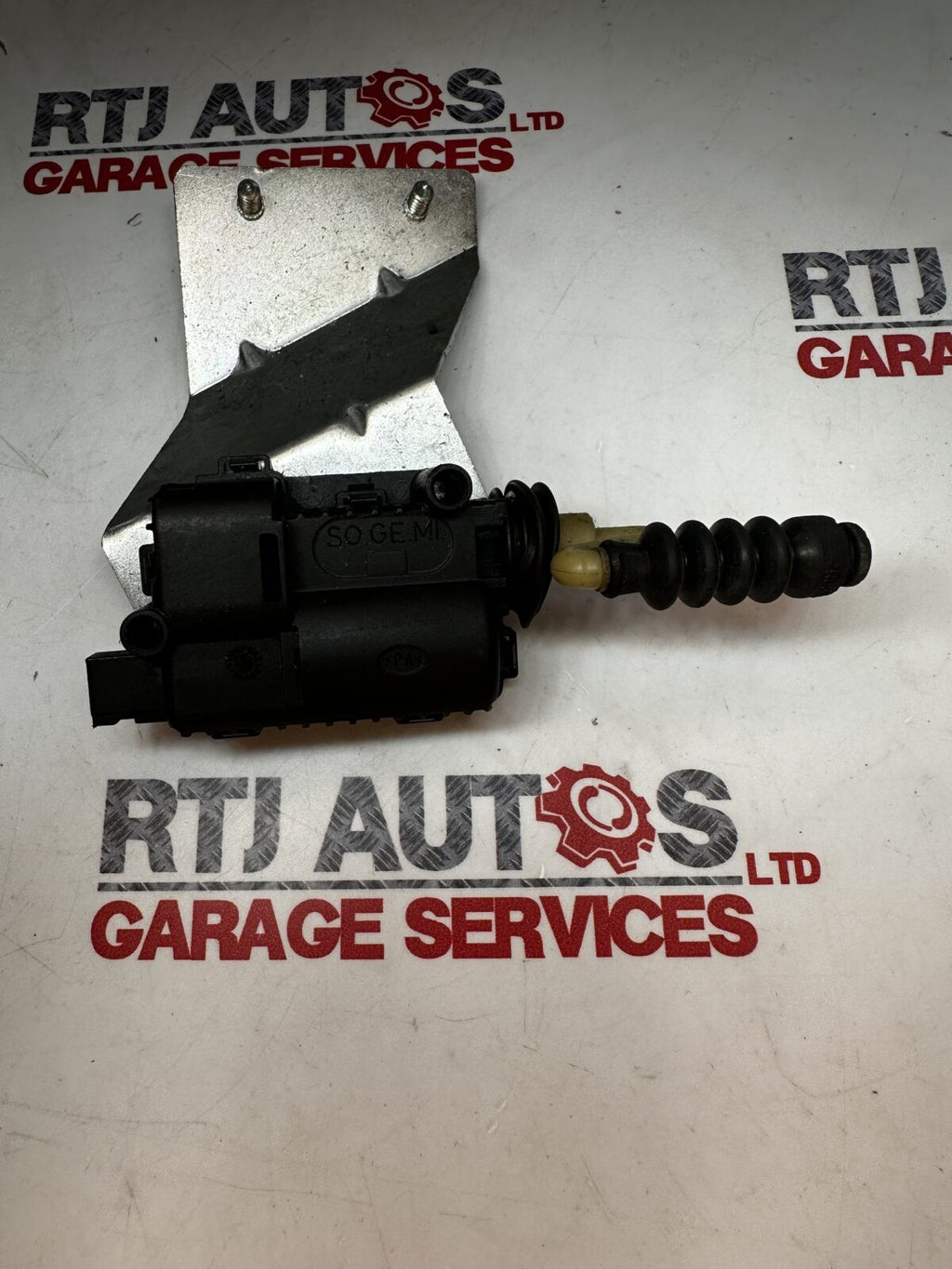 SAAB 9-3 93 (03-Onwards) 4D 5D Petrol Tank Hatch Motor With Bracket 12768499