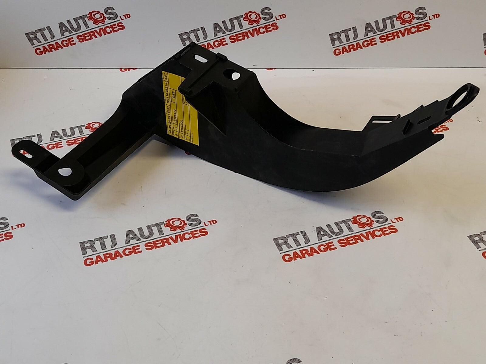 Genuine Saab 93 9-3 4D Passenger N/S Rear Bumper Bracket 12786312