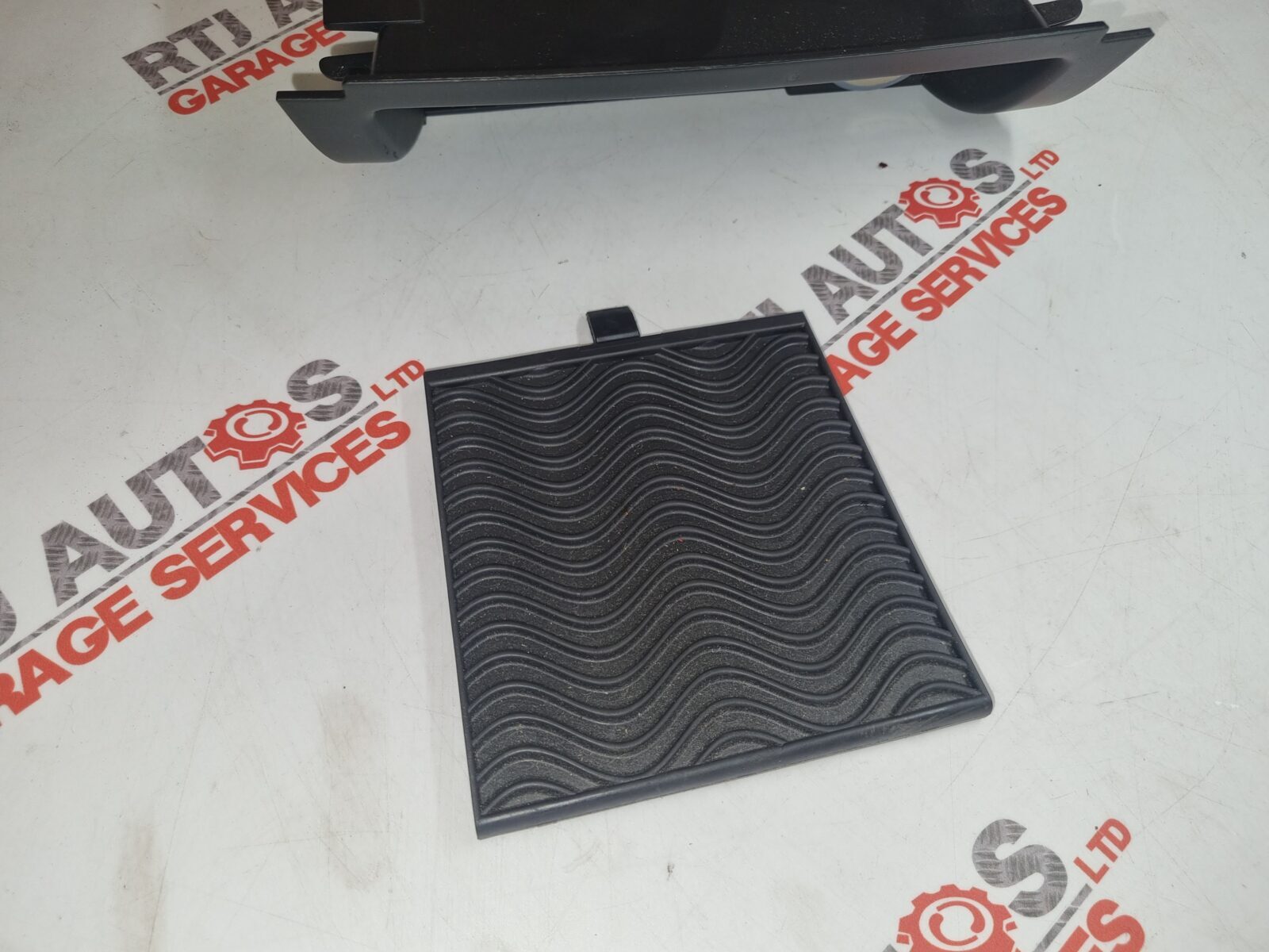 SAAB 9-3 93 Dash Centre Cubby Shelf Ashtray Black 12806034 03-12