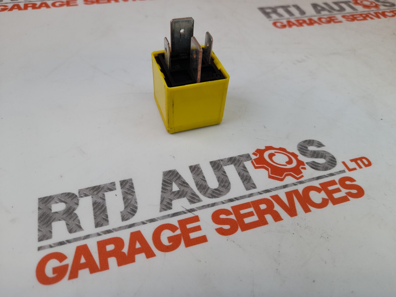 Saab 900 9000 9-3 9-5 12V Relay 90226846