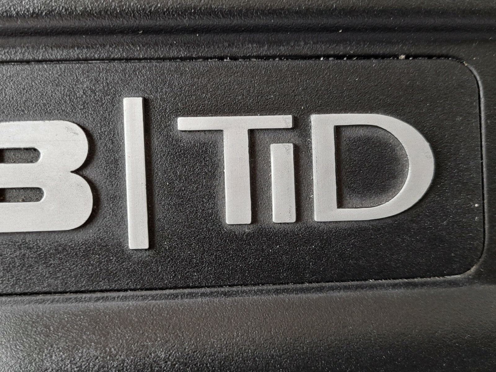 SAAB 9-3 93 (03-04) 9-5 95 (02-05) ENGINE COVER D223L 12786577 5341136 5340823