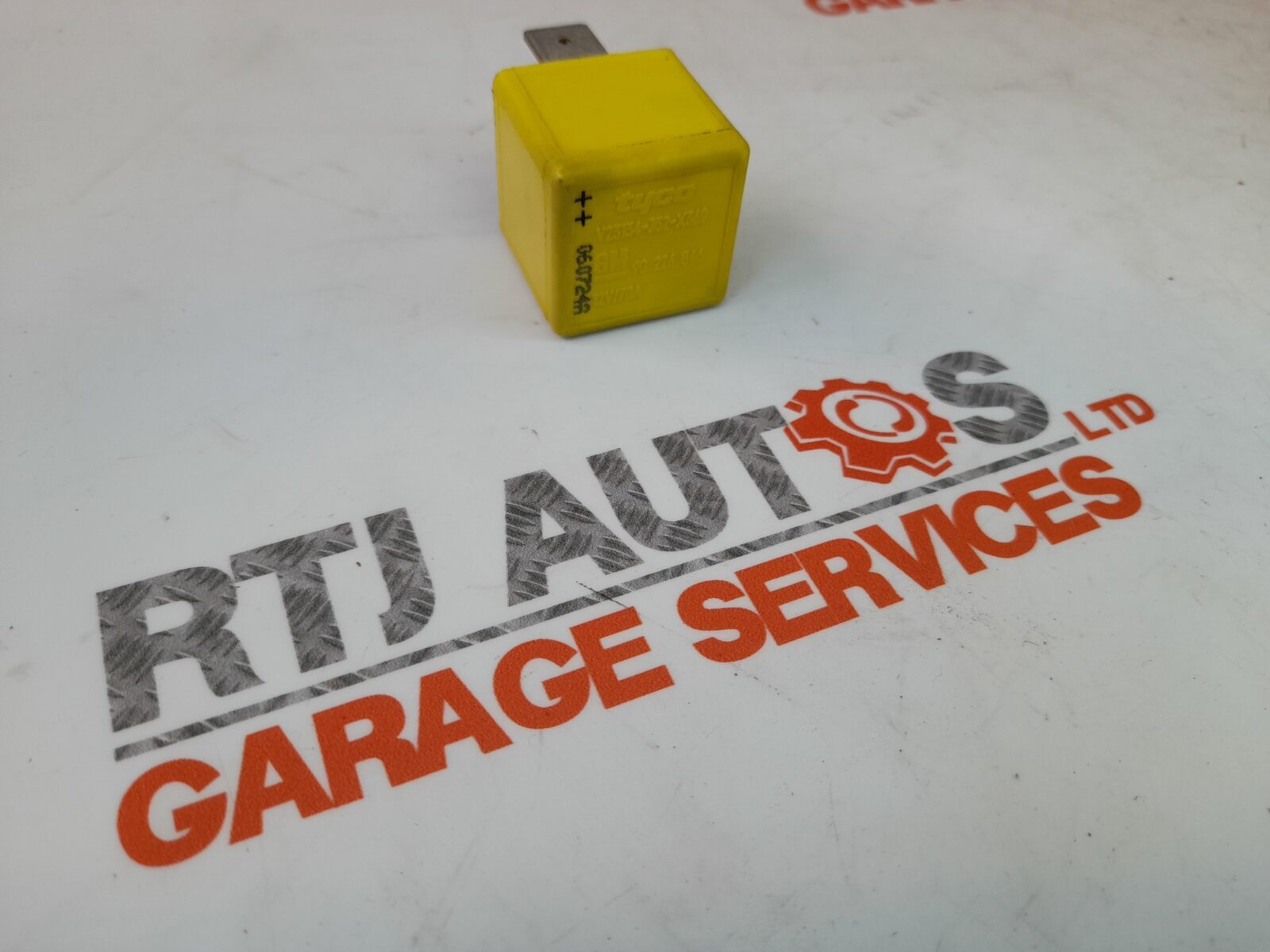 Saab 900 9000 9-3 9-5 12V Relay 90226846