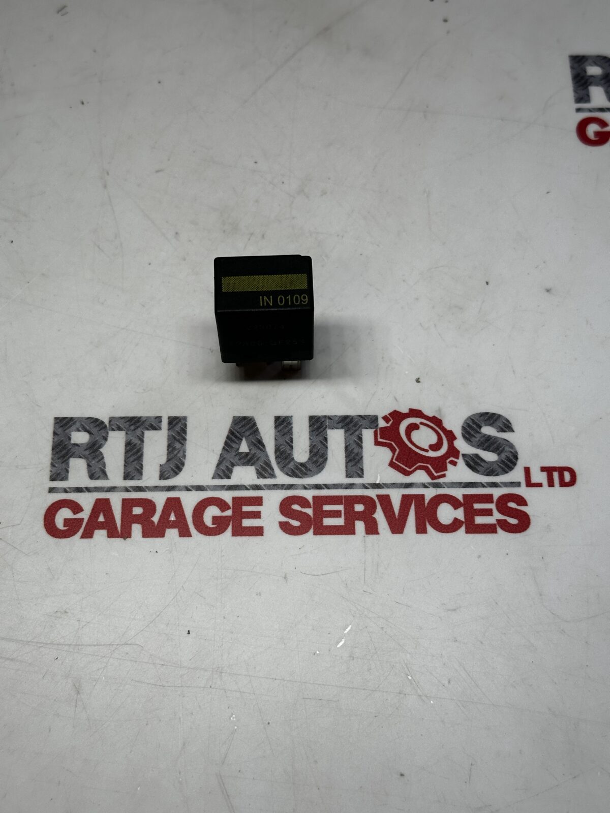 SAAB GM TYCO BLACK RELAY A1301 X31 12V 16A 90508807
