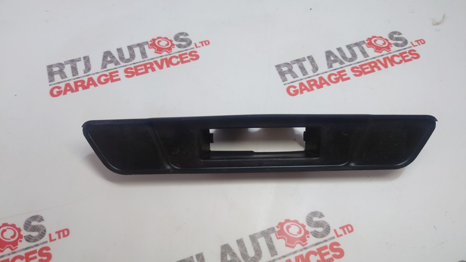 Saab 9-3 03-11 Tailgate Boot Lock Catch Cover 12787319
