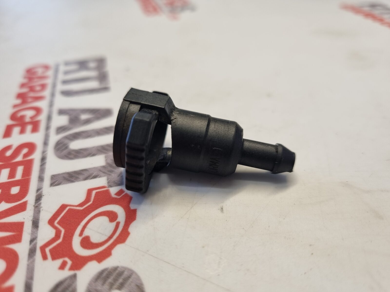 Saab 9-3 93 Washer pump snap on clip fitting 12787618
