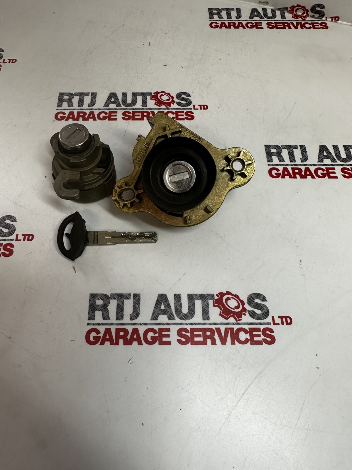 SAAB 93 9-3 (03-06) Tailgate Boot Lock with Key Blade and Passenger Door Lock...
