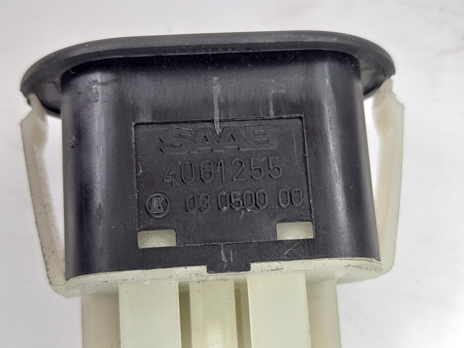 Saab 900 9000 (1994-1996) Boot Tailgate Release Switch 4061255