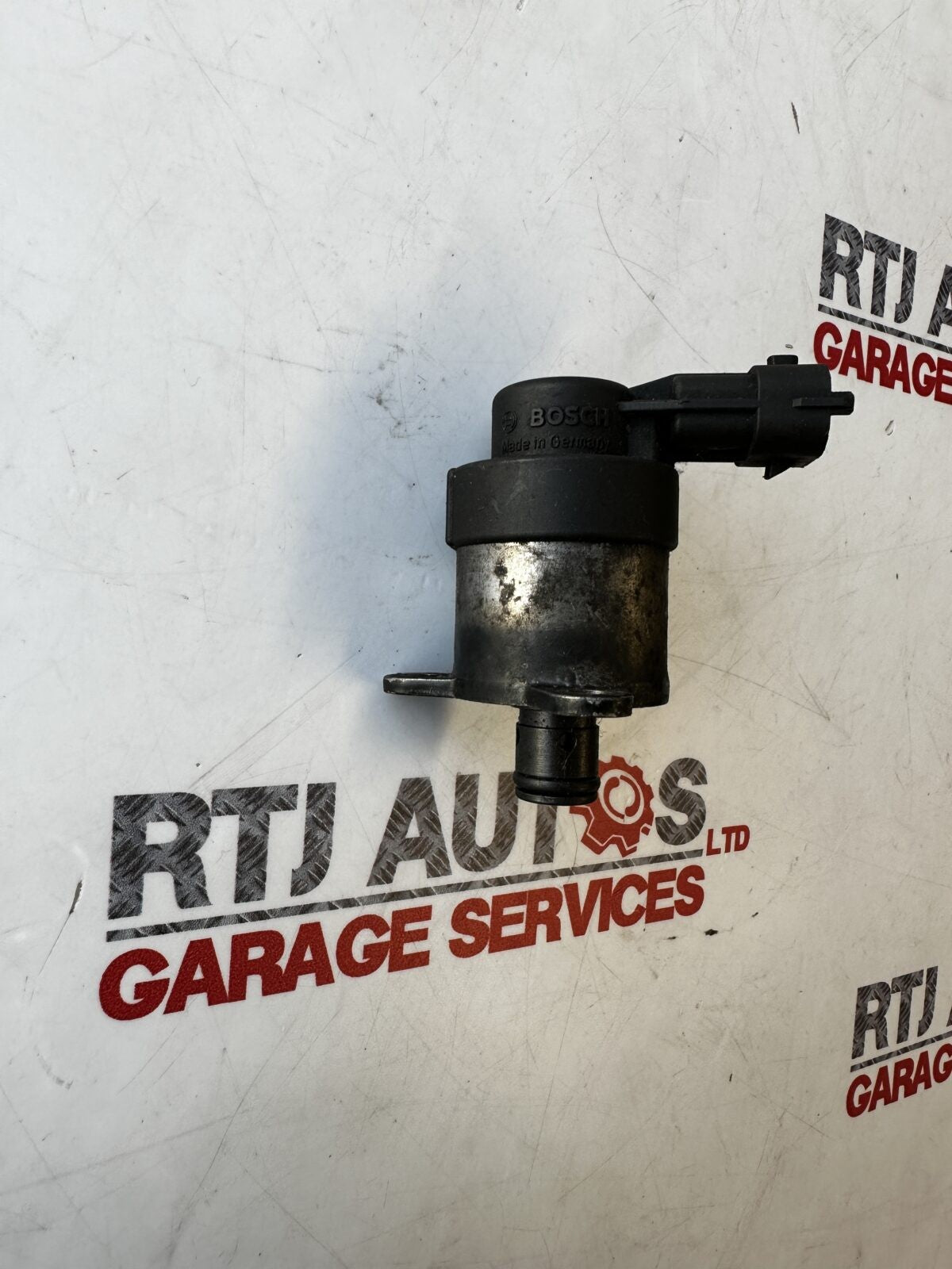 SAAB 93 9-3 95 9-5 Fuel Pump Pressure Regulator Control Valve 0928400653