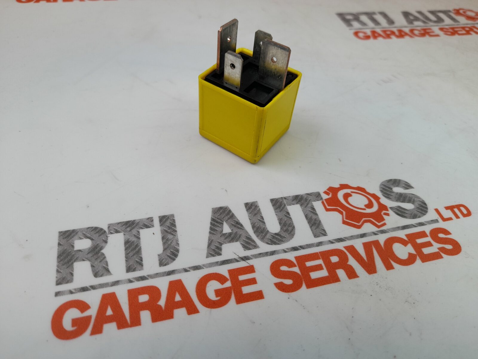 Saab 900 9000 9-3 9-5 12V Relay 90226846