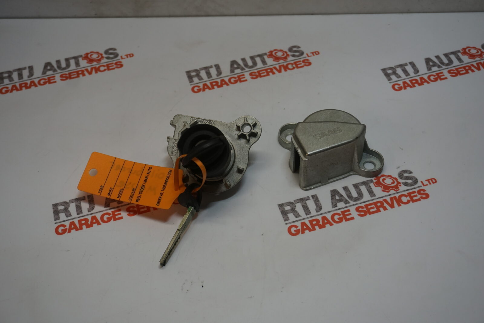 SAAB 93 9-3 CV Convertible Boot lock Barrel With Two Keys