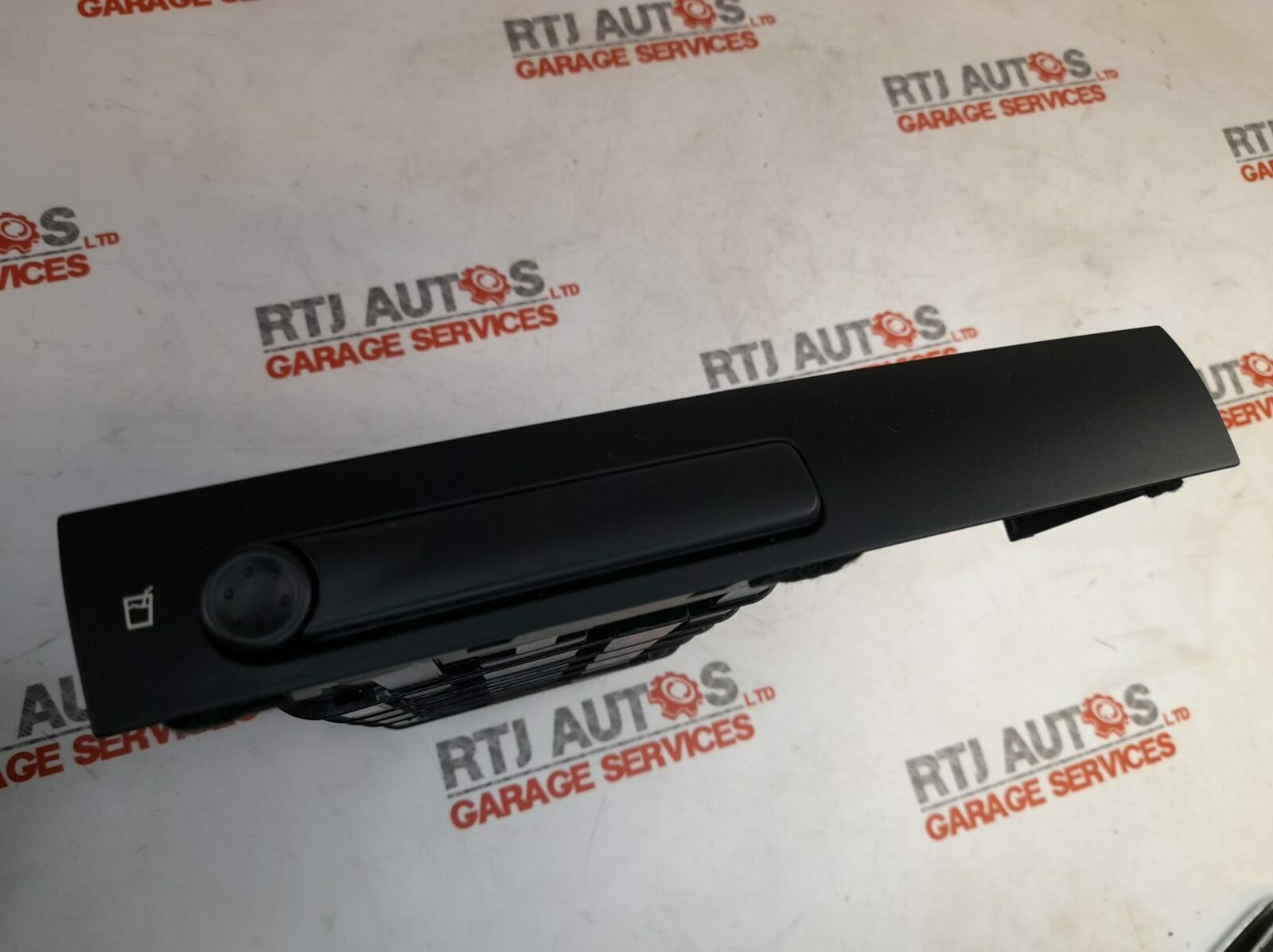 Saab 9-3 93 Front Cup Holder With Trim Panel 2007-2012