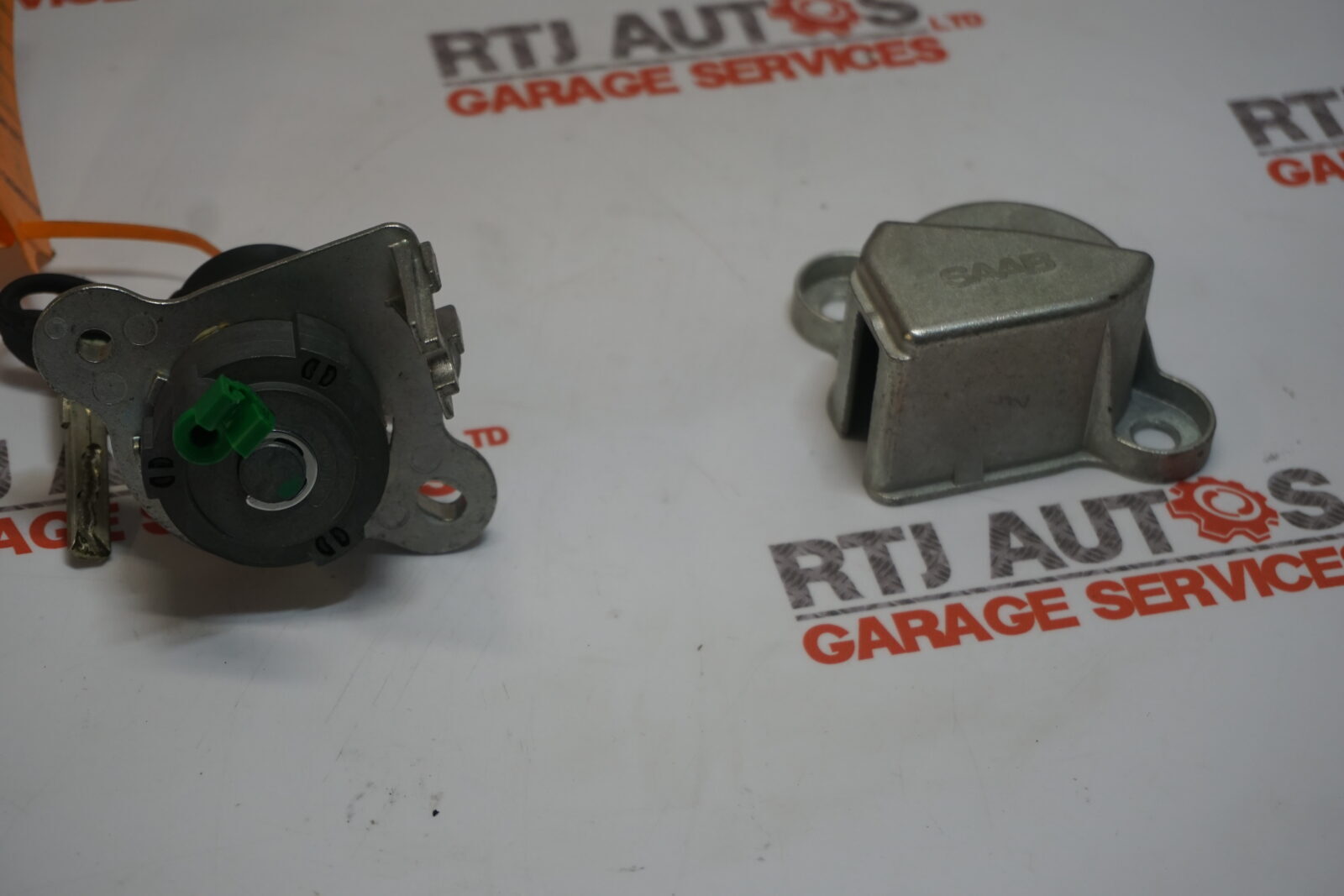 SAAB 93 9-3 CV Convertible Boot lock Barrel With Two Keys