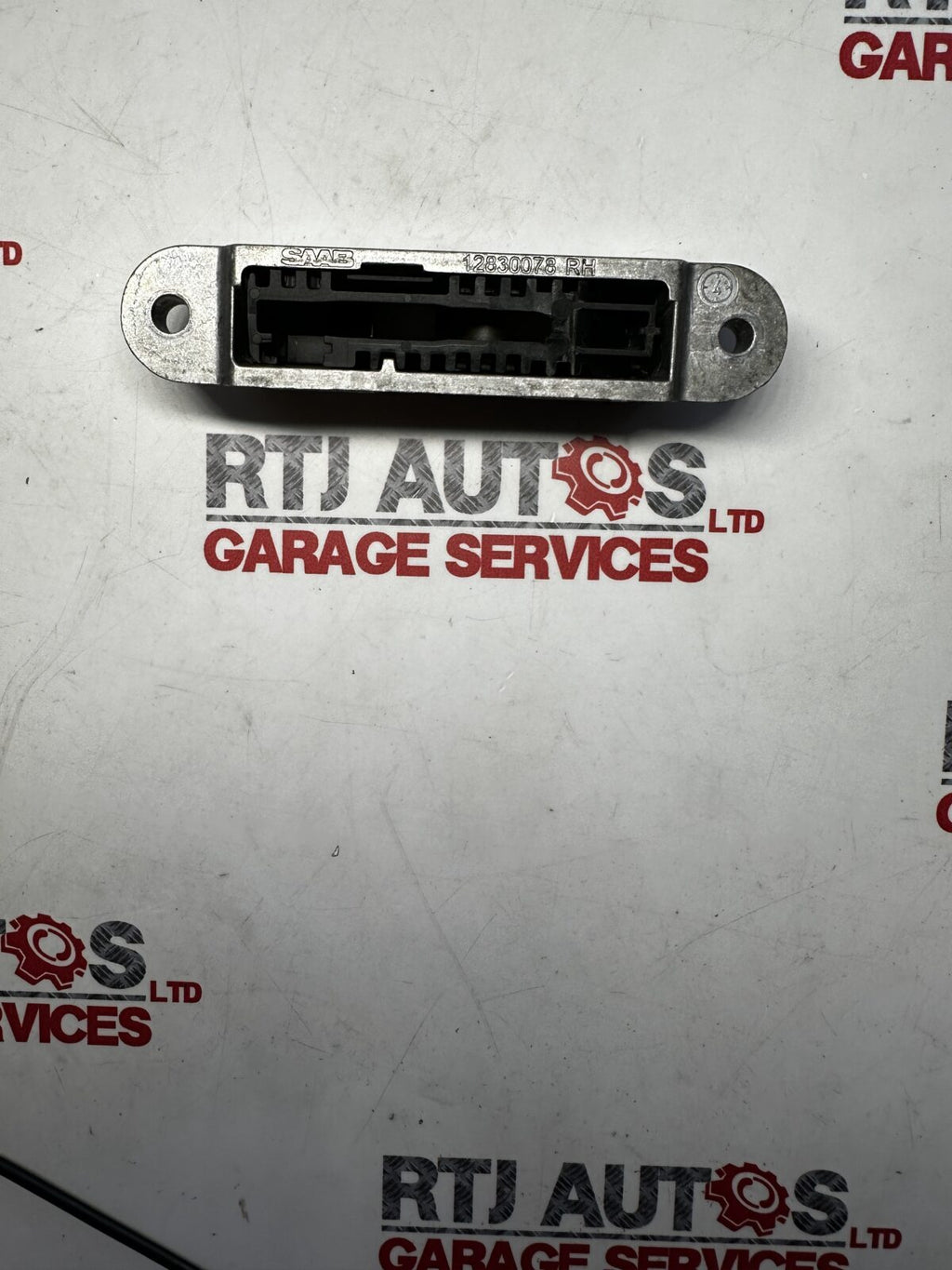 SAAB 9-3 93 Convertible cv Front Roof Latch Receiver OffSide 12830078