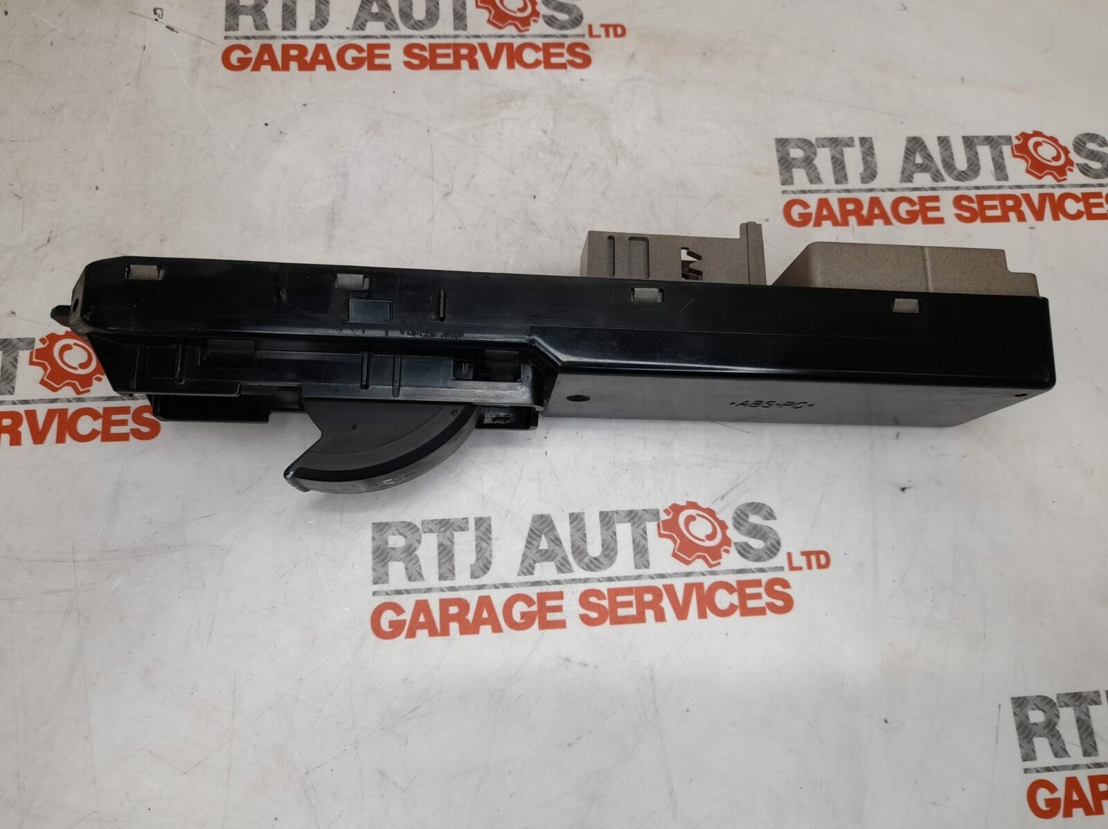 Saab 93 9-3 03-06 Passenger Front Switch Pack with Finger Protection 12772021