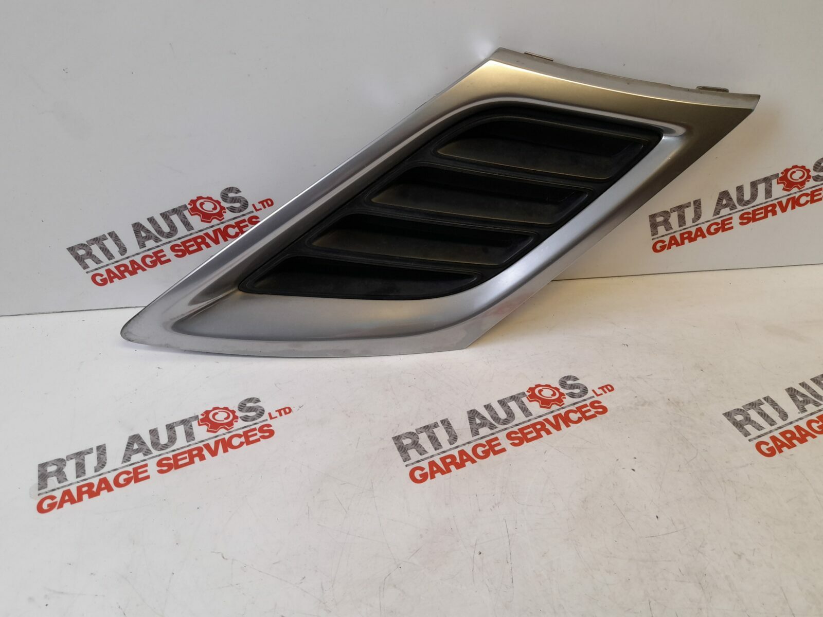 Saab 9-3 93 07-12 Passenger Side Front Grille 12765503 12765505 12769754