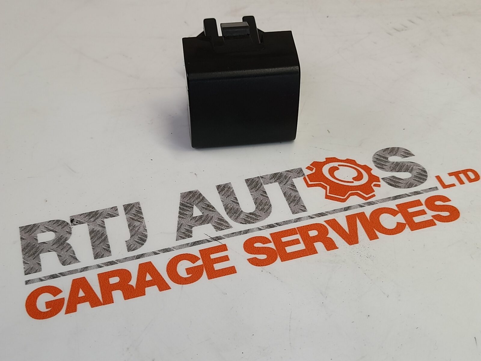 Saab 900 (94-98) 9-3 (98-03) Blind Knob Button Switch 4410403