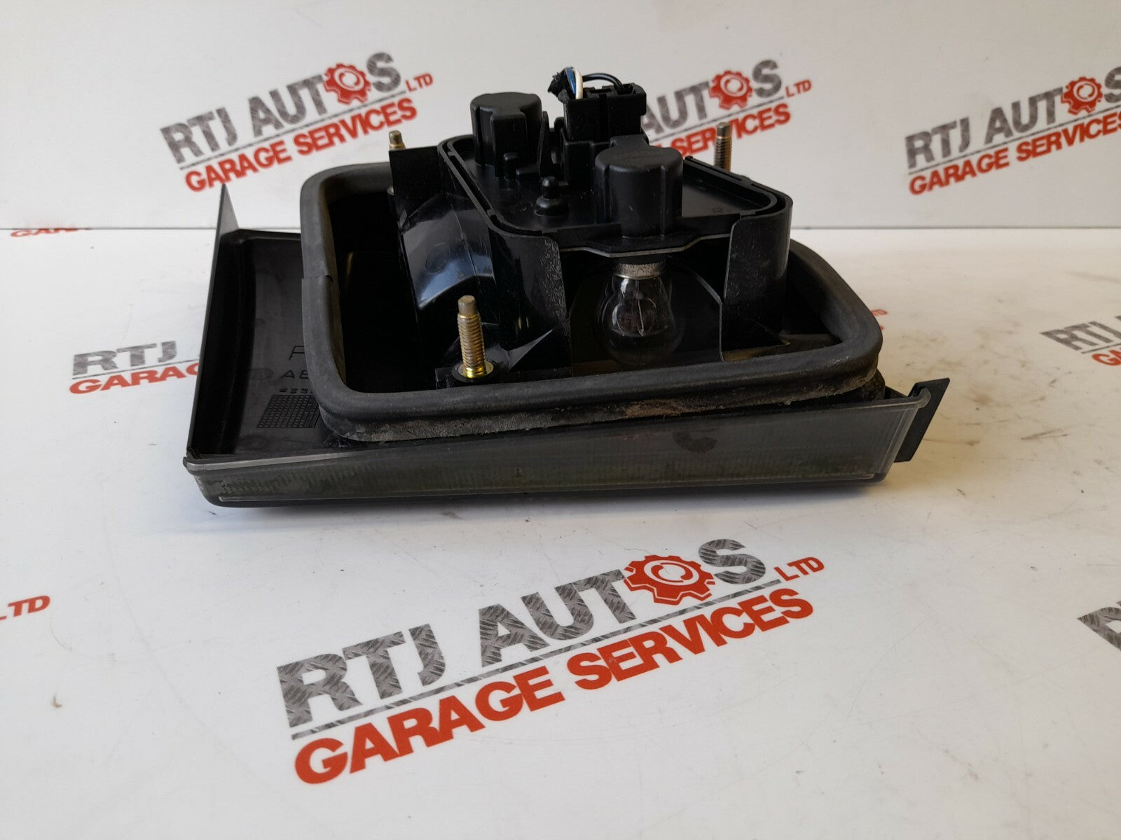 Saab 900 1994 -1998 Boot Inner Driver O/S Rear Light 4448585 with Rear Fog