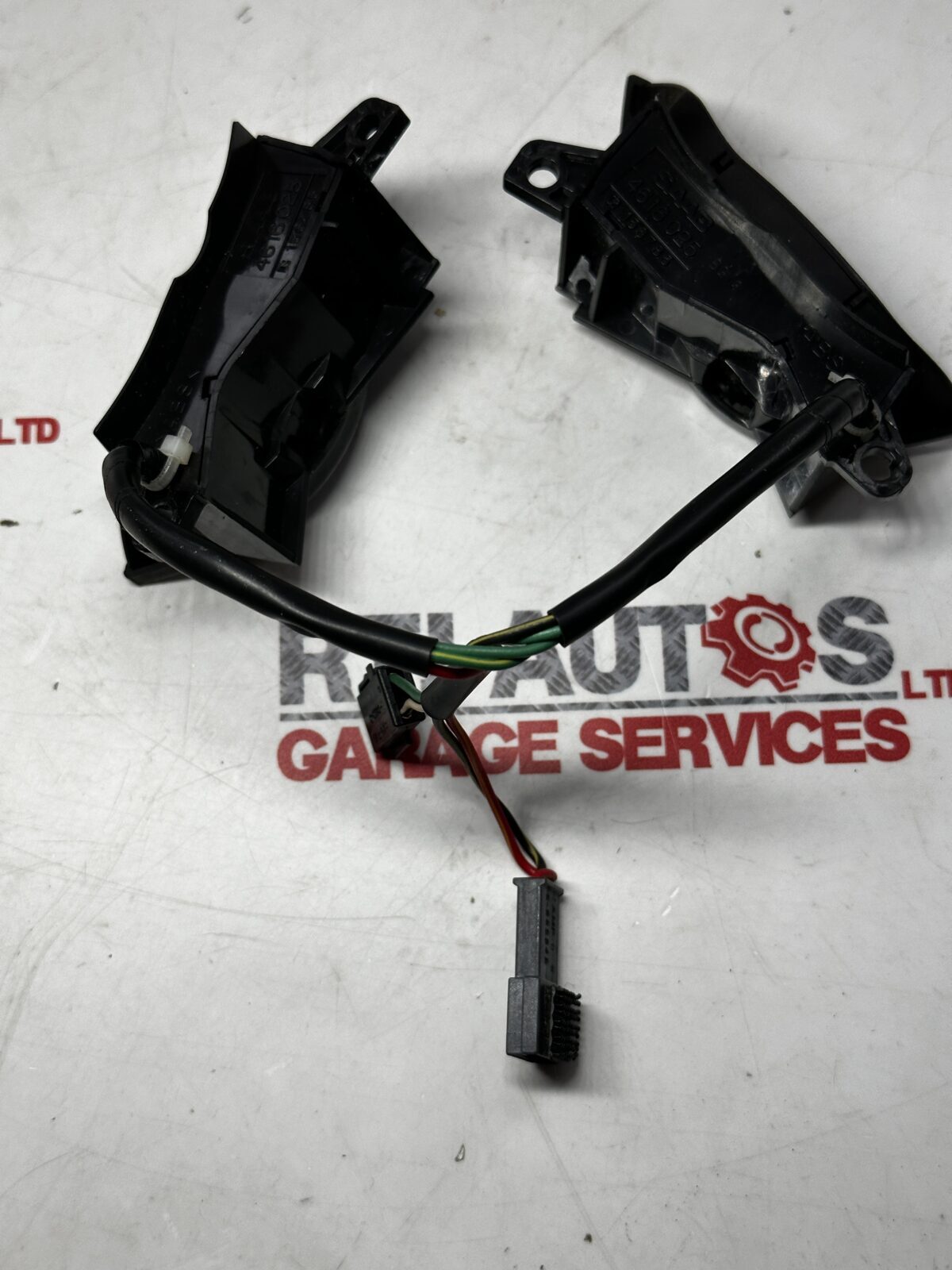 SAAB 900 (94-98) 93 (98-03) 95 (98-10) Steering Wheel Control Switches 4616025