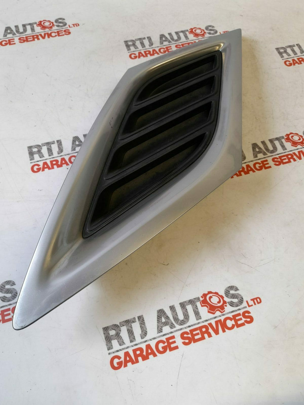 Saab 9-3 93 07-12 Passenger Side Front Grille 12765503 12765505 12769754
