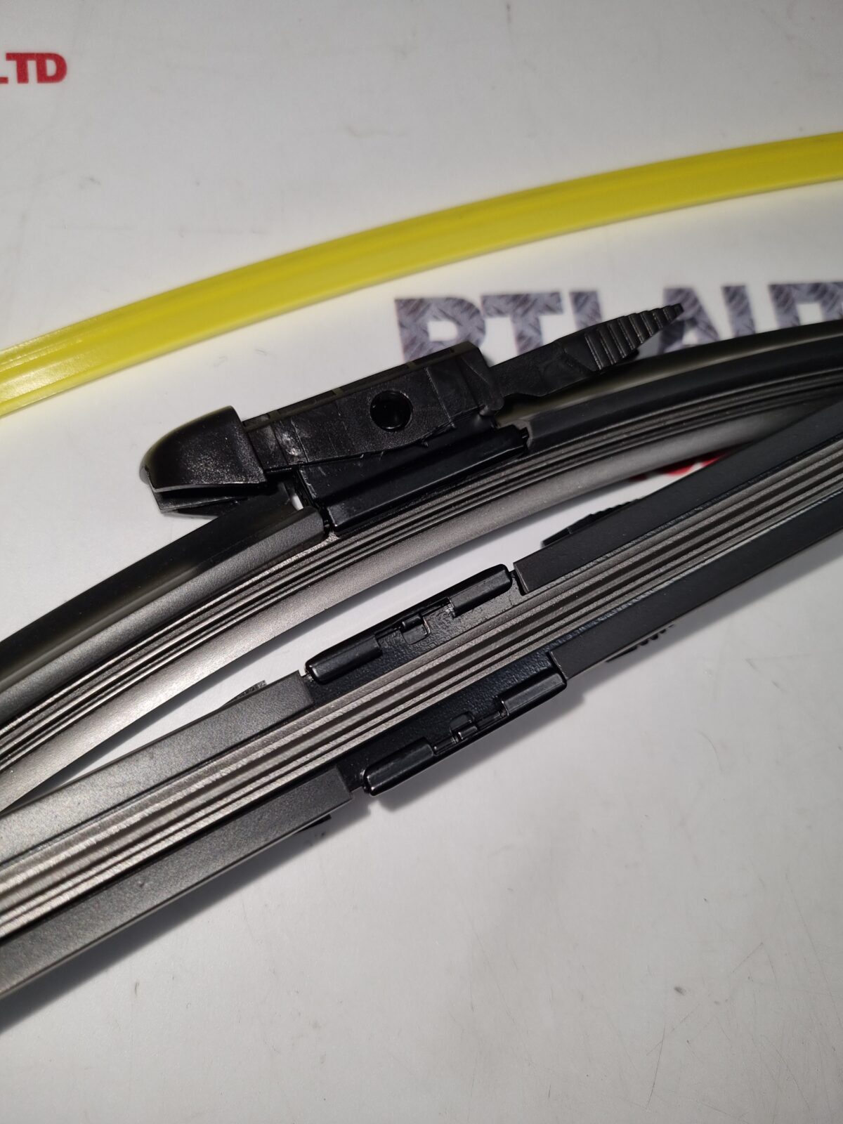 Saab 93 9-3 From 2008 All models Front Wiper Blades 2x23 Inch (2x575mm) 12778386