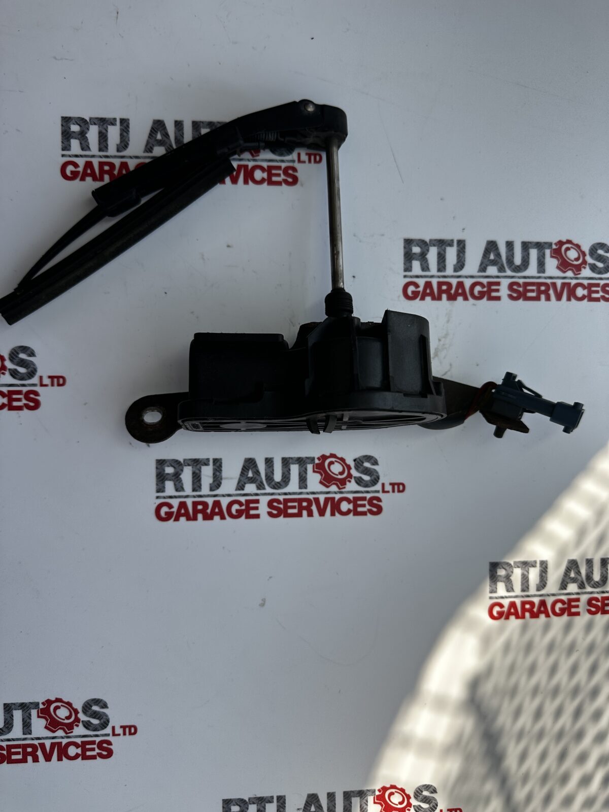SAAB 93 9-3 RH Headlight Wiper Mechanism 4240552