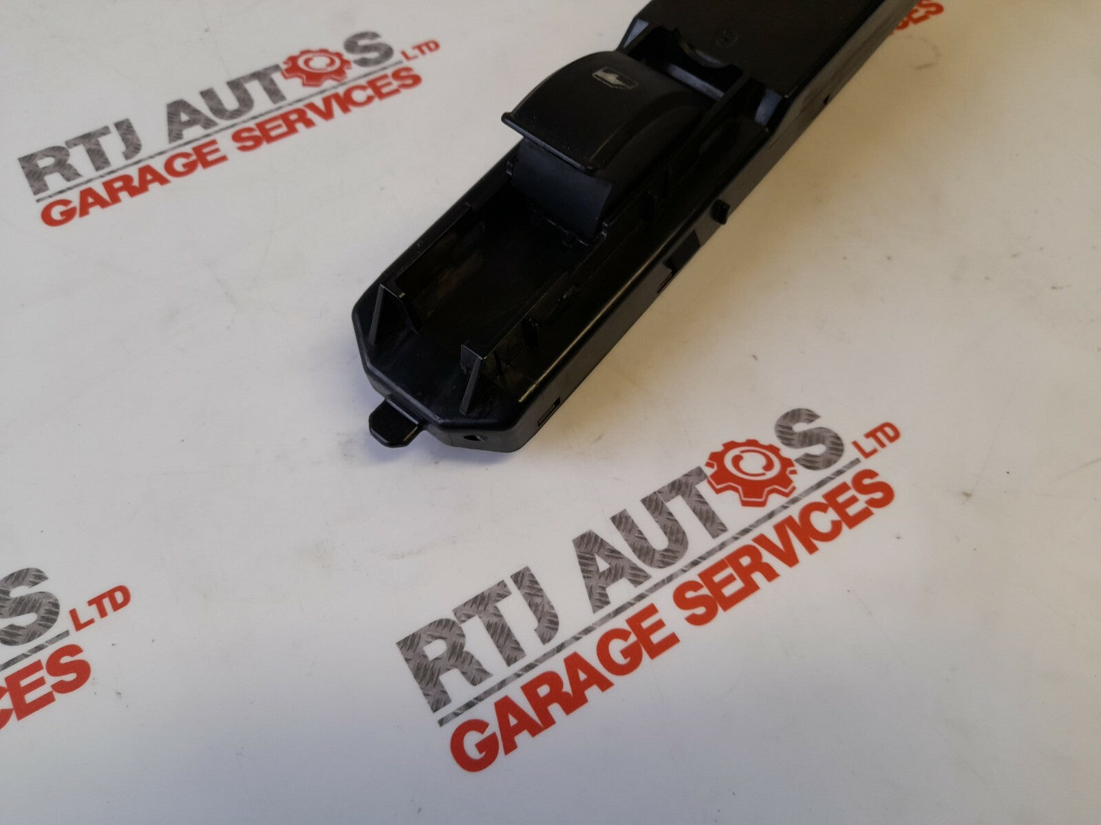Saab 93 9-3 4D 5D Nearside Rear Window Switch Pack w/Finger Protection 12805699