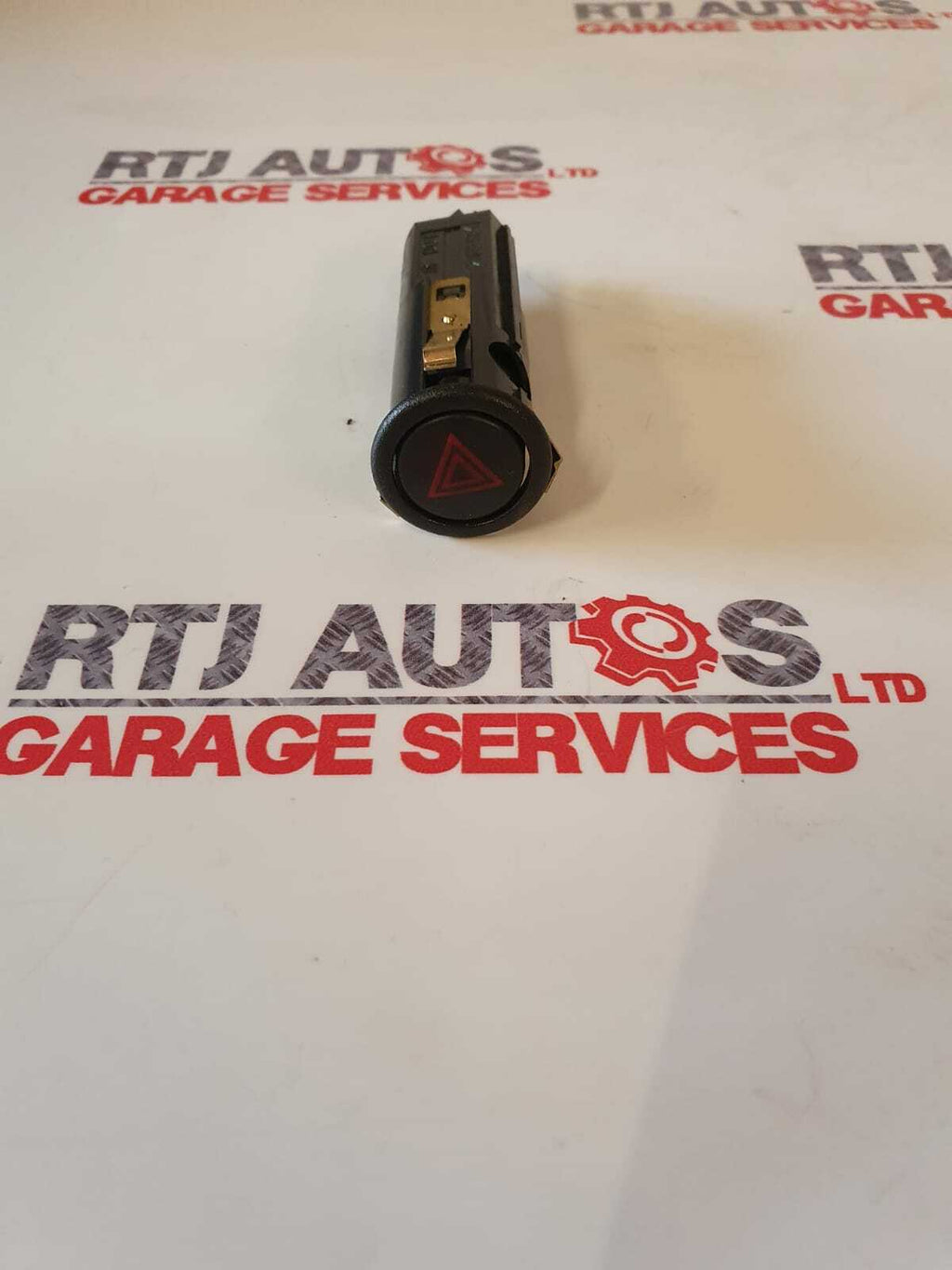 SAAB 9-3 93 9-5 900 9000 1994 - 2010 Hazard Warning Switch 4109526