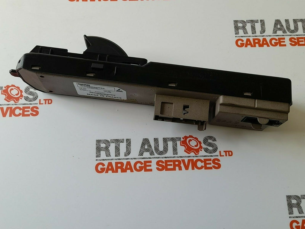 Saab 93 9-3 Passenger Nearside Front Switch Pack w/o Finger Protection 12758540