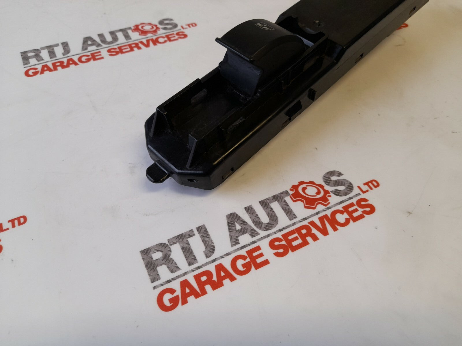 Saab 93 9-3 4D 5D Offside Rear Window Switch Pack w/Finger Protection 12805700