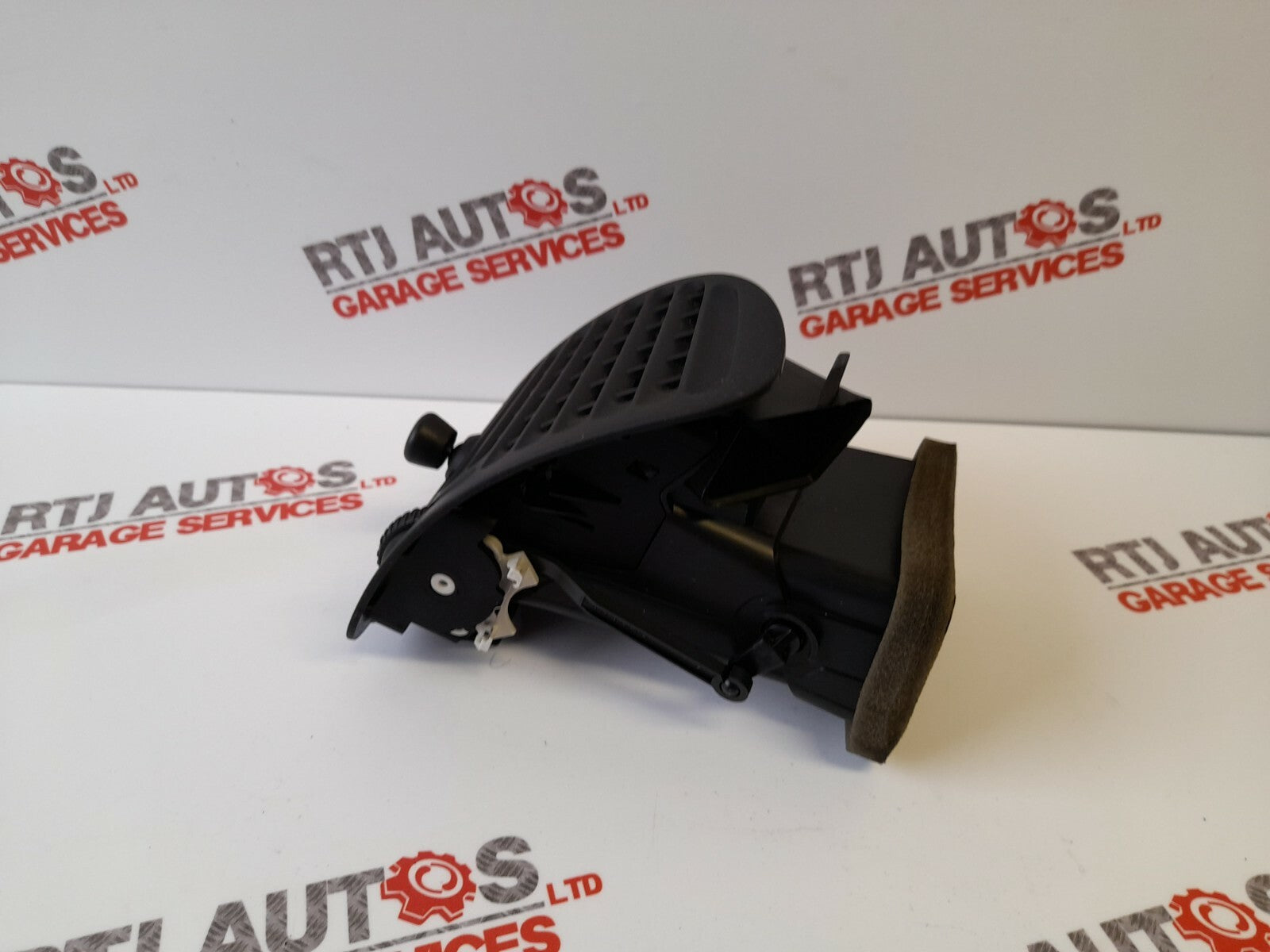 SAAB 9-3 93 2004-2012 N/S LEFT PASSENGER SIDE DASH HEATER AIR VENT 12804038