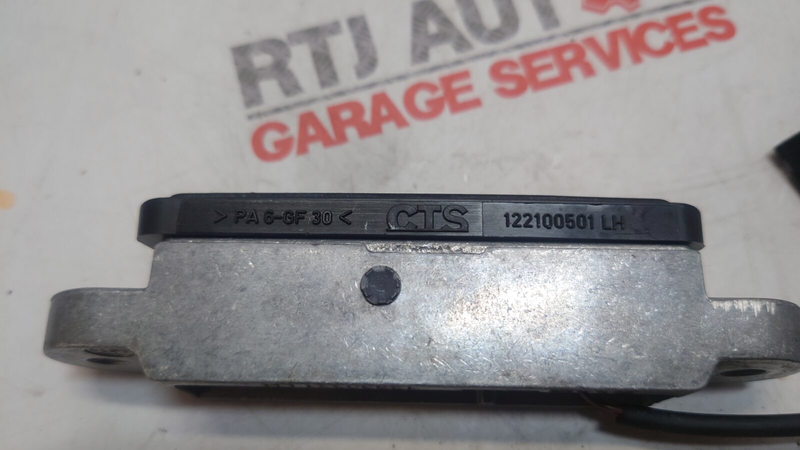 Saab 9-3 93 CV Convertible Roof Latch/Catch LH 12830221 / 122100501 RH 128300...