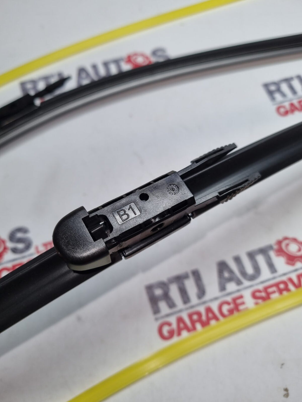 Saab 93 9-3 From 2008 All models Front Wiper Blades 2x23 Inch (2x575mm) 12778386