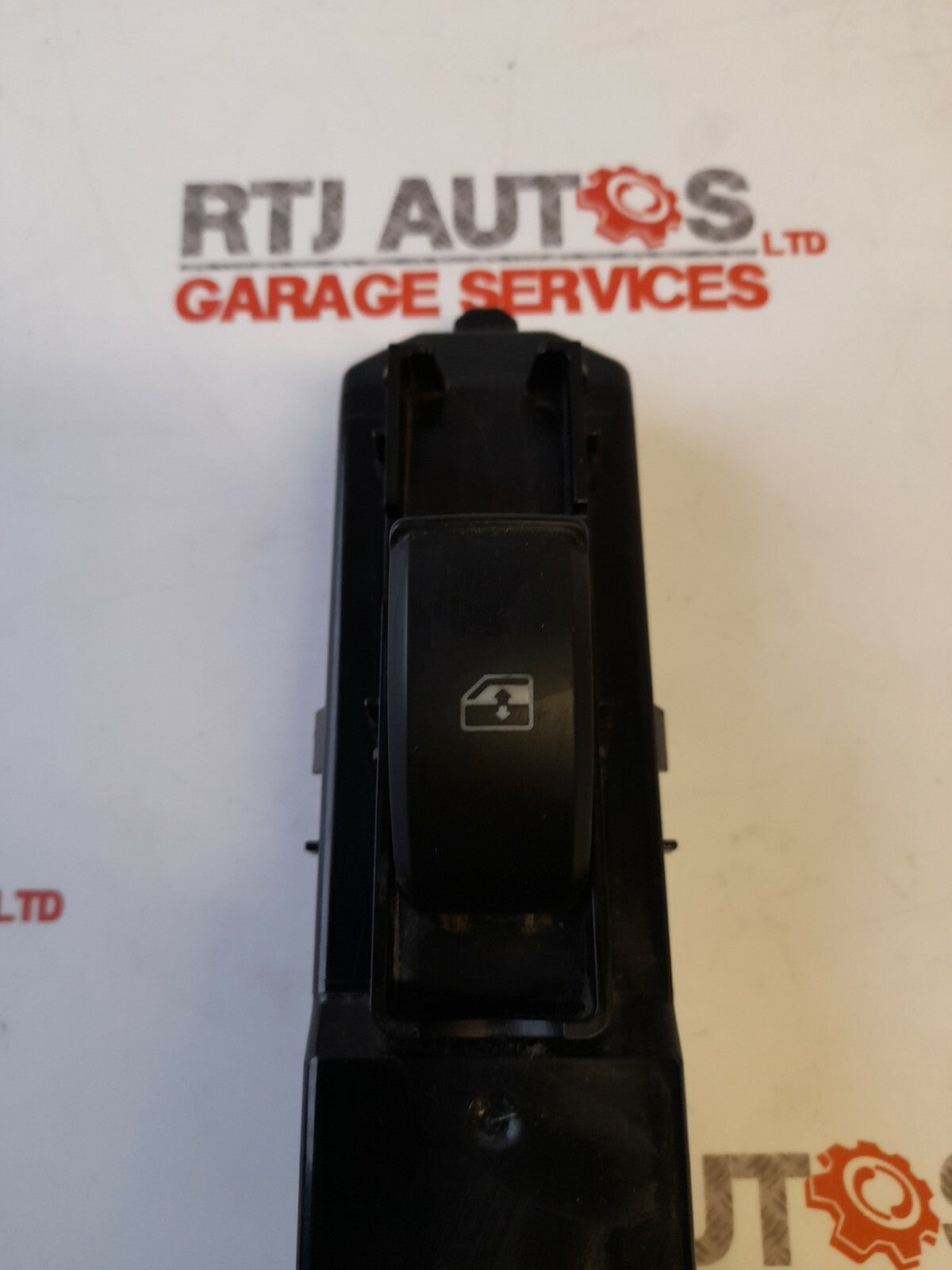 Saab 93 9-3 4D 5D Offside Rear Window Switch Pack w/Finger Protection 12805700