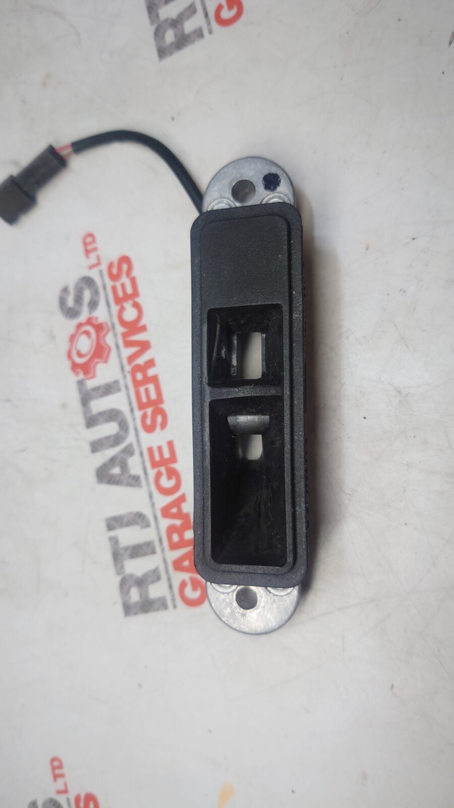 Saab 9-3 93 CV Convertible Roof Latch/Catch LH 12830221 / 122100501 RH 128300...