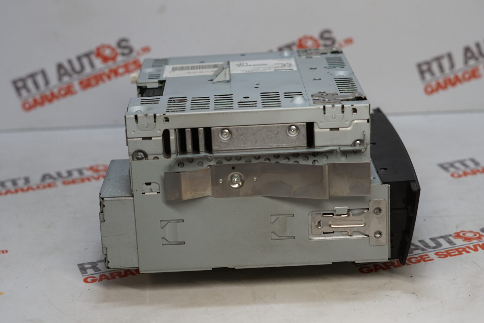 Saab 93 9-3 Amplifier 12771230 and 6 CD Changer 12758277