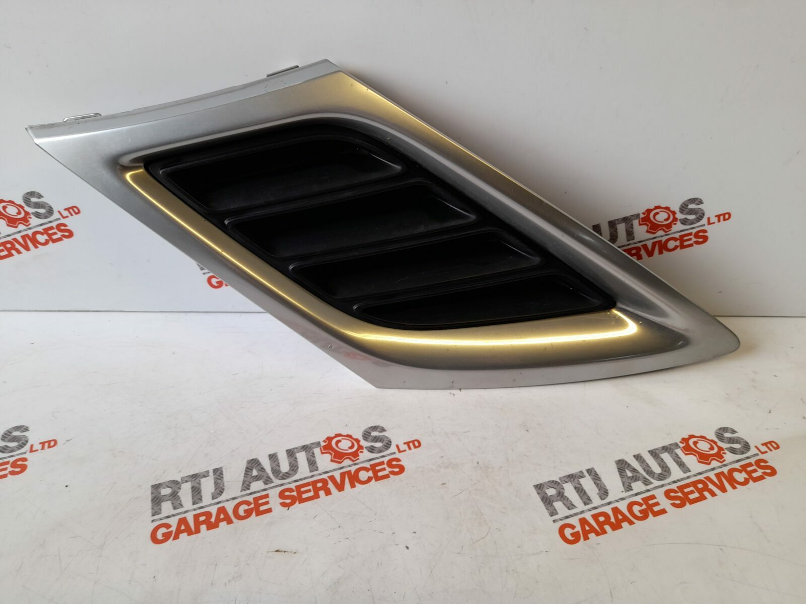 Saab 9-3 93 07-12 Driver Side Front Grille 12765504 12765506 12769755
