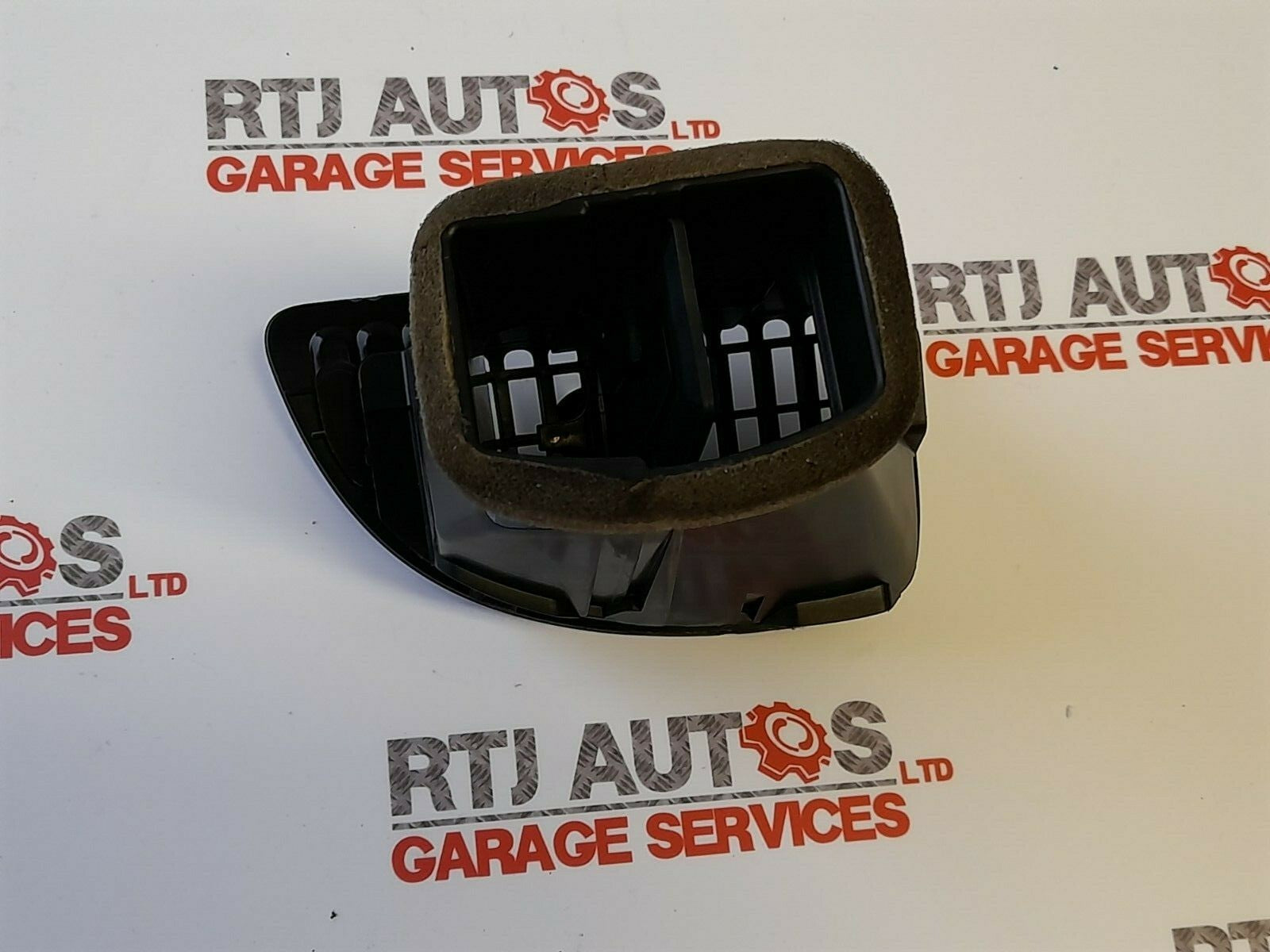 SAAB 9-3 93 2004-2012 O/S RIGHT DRIVER SIDE DASH HEATER AIR VENT 12804034 BLACK