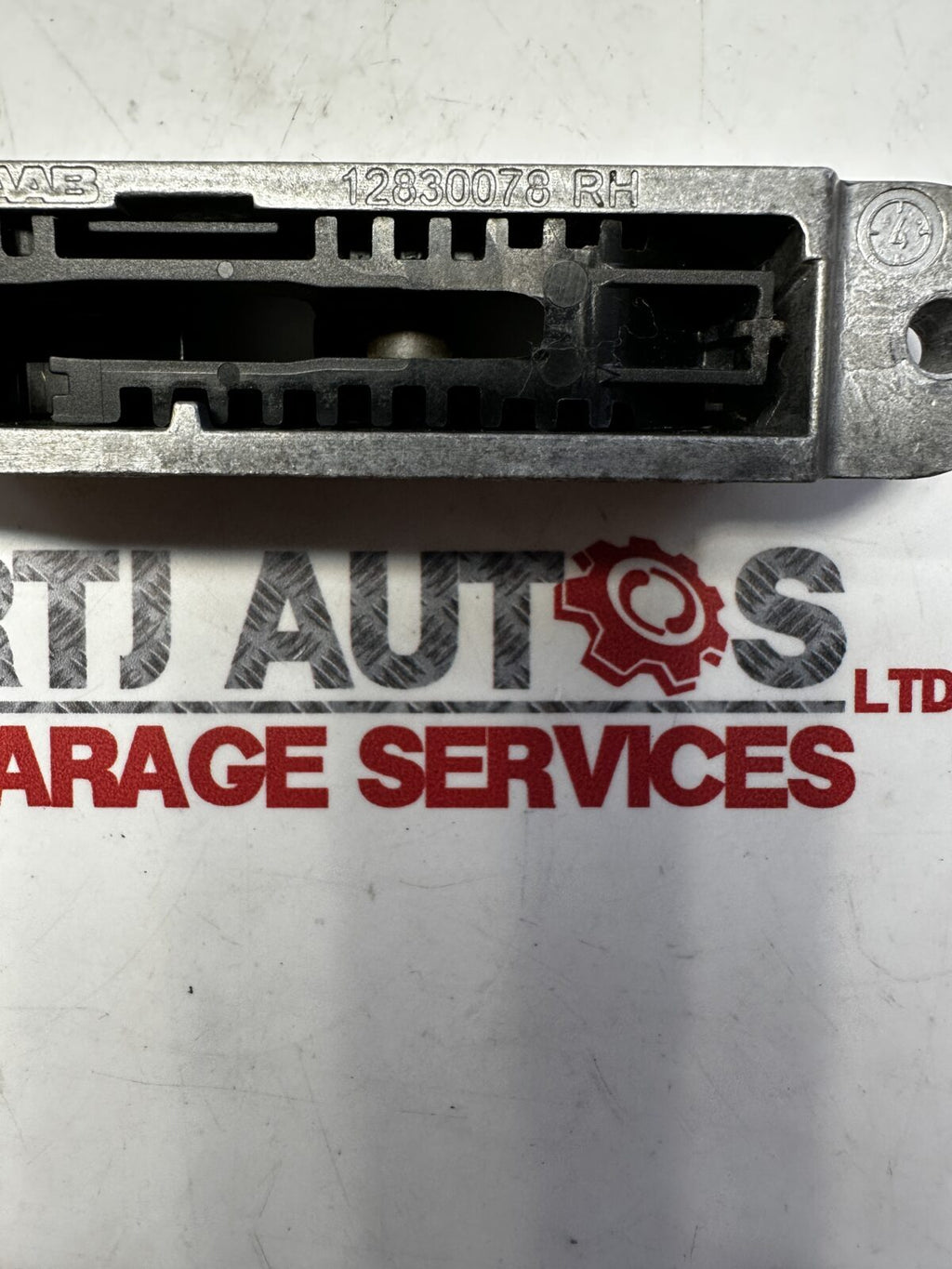 SAAB 9-3 93 Convertible cv Front Roof Latch Receiver OffSide 12830078