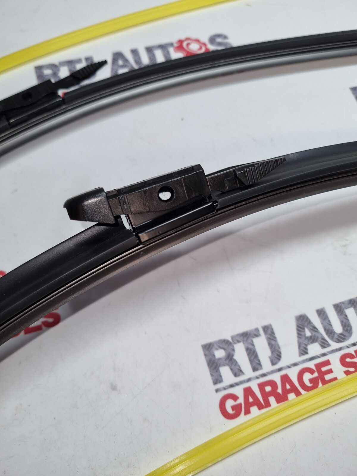 Saab 93 9-3 From 2008 All models Front Wiper Blades 2x23 Inch (2x575mm) 12778386