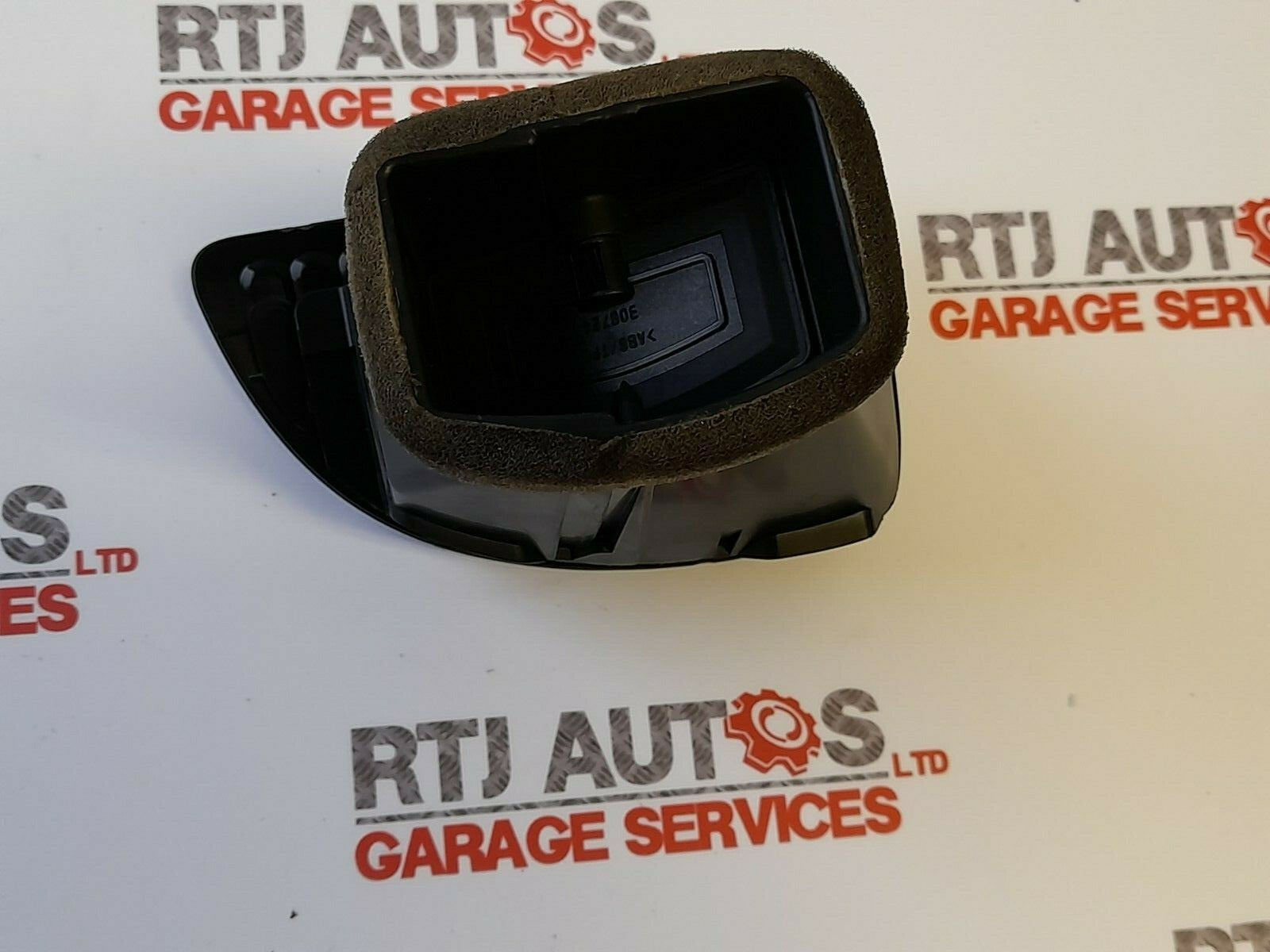 SAAB 9-3 93 2004-2012 O/S RIGHT DRIVER SIDE DASH HEATER AIR VENT 12804034 BLACK