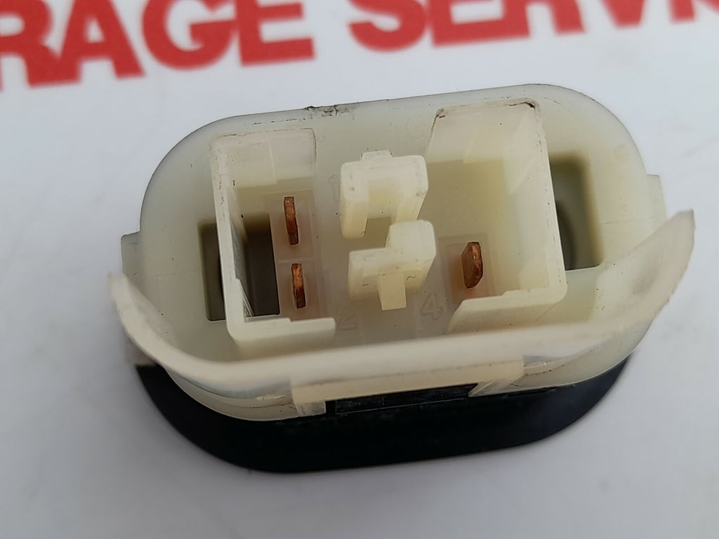 SAAB 900 9000 93 95 RHD Boot Tailgate Release Switch 4733457