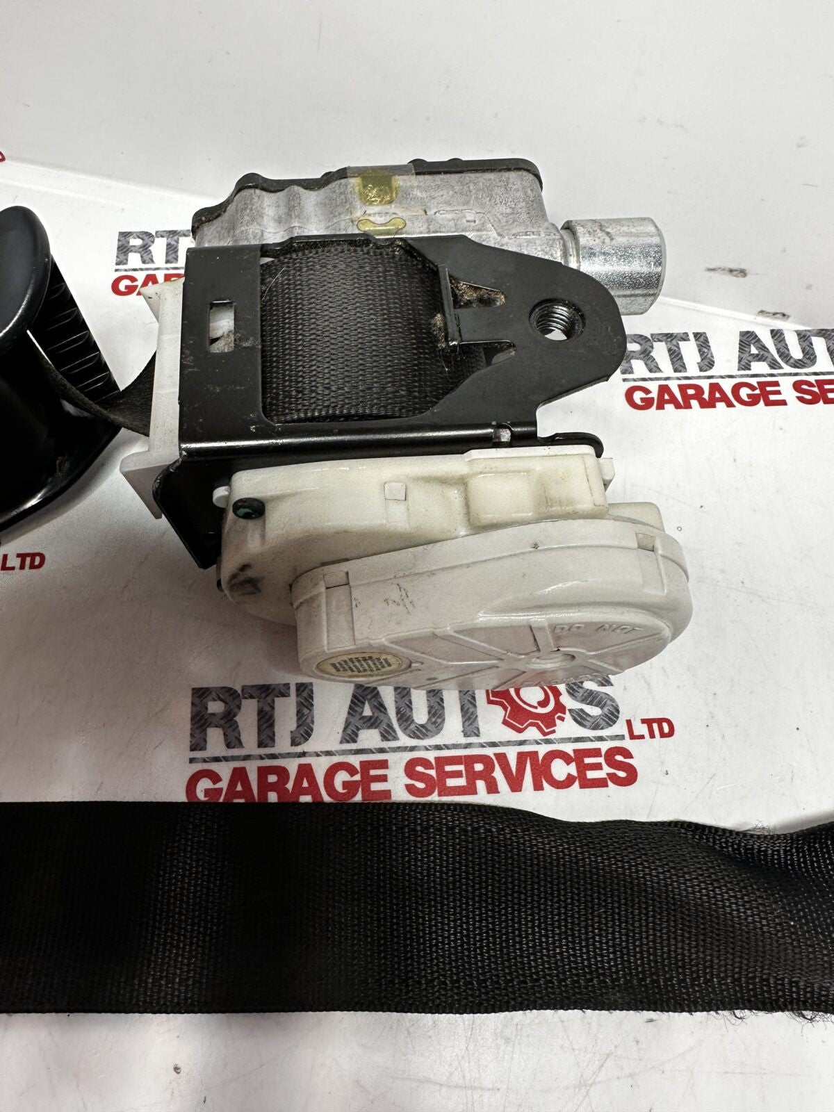 Saab 93 9-3 (04-12) Driver Front Right Seat Belt Convertible Electric 12798196