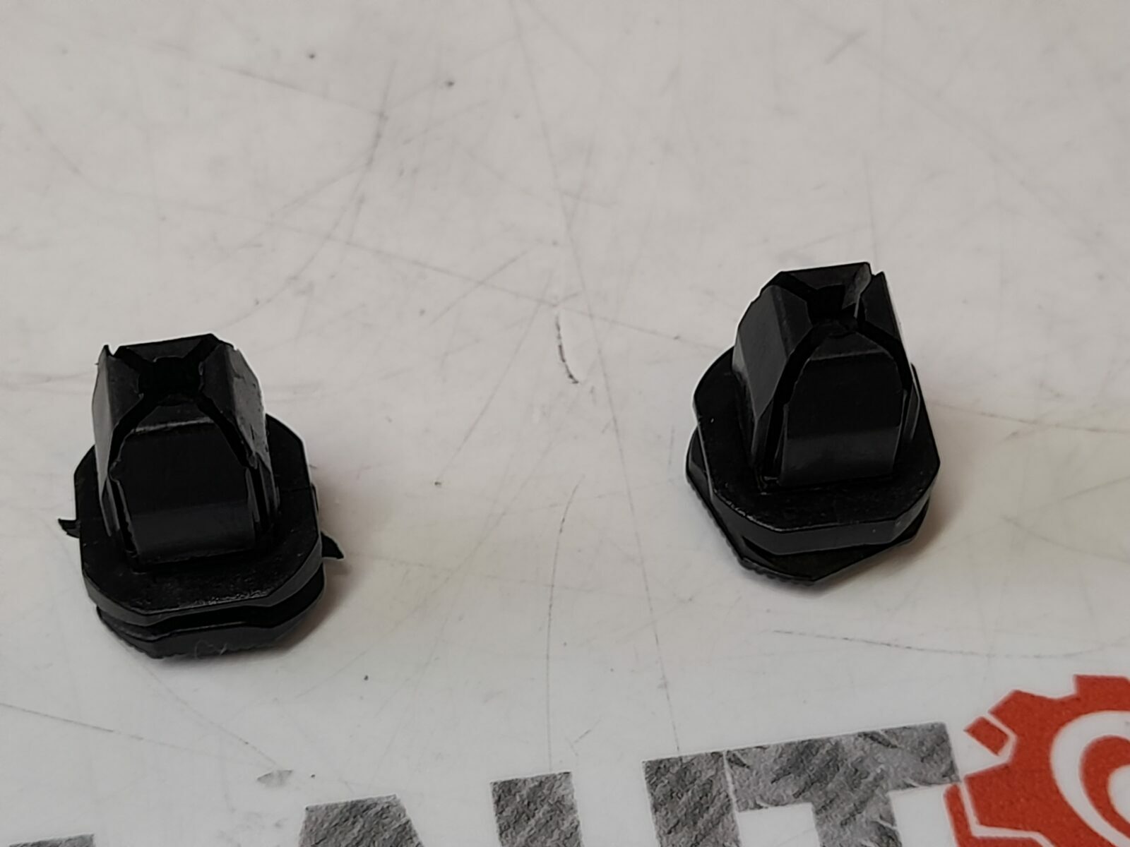 Saab 9-3 03-12 Genuine Battery Cover Nut Screw Clip Rivets 12792092 (Pair, x2)