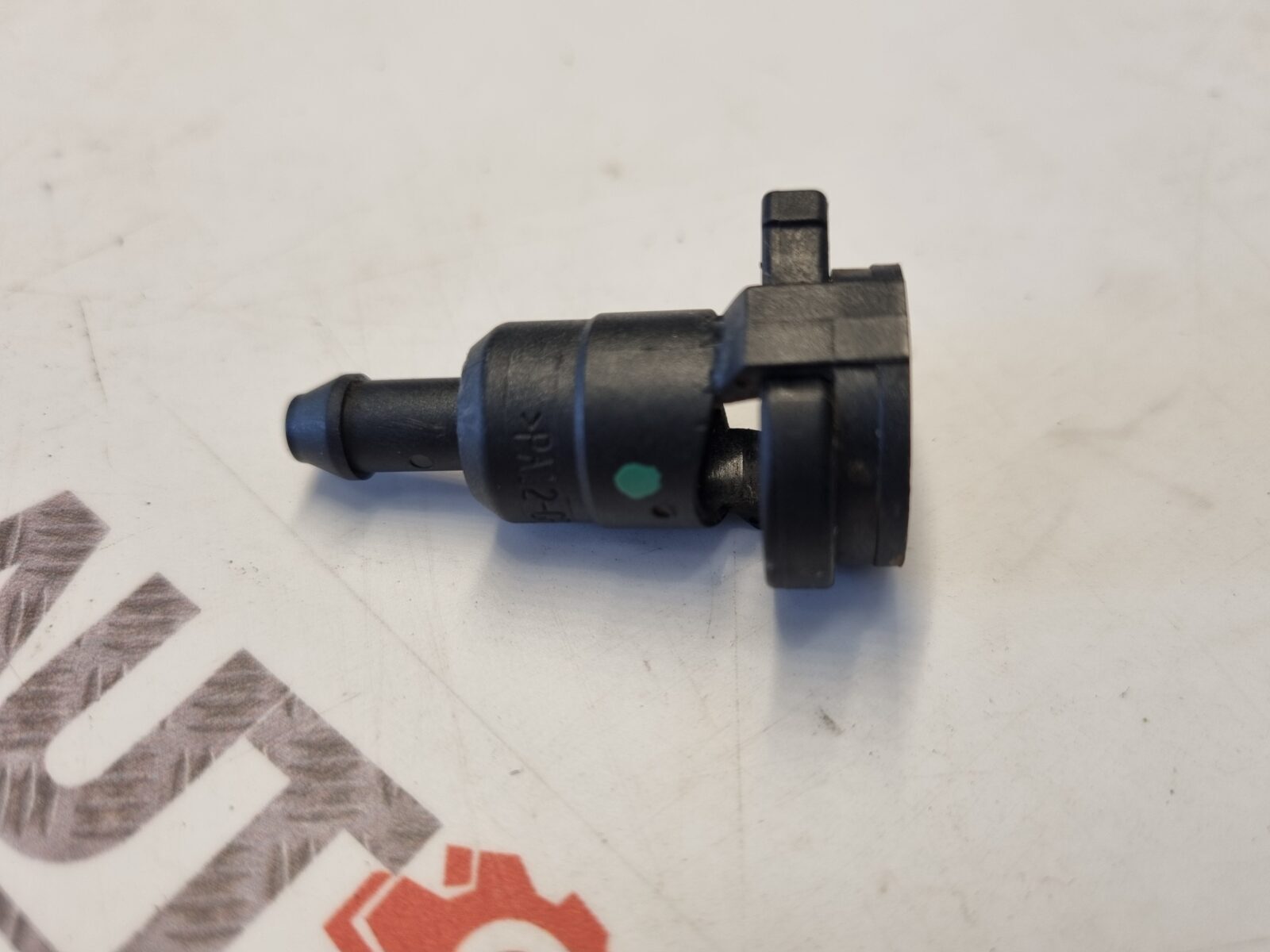 Saab 9-3 93 Washer pump snap on clip fitting 12787618